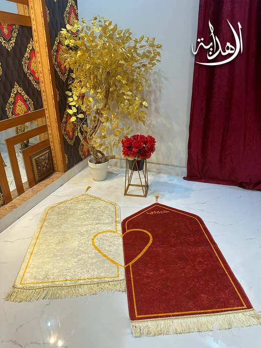 Elegant Heart-Shaped Couple Prayer Mats
